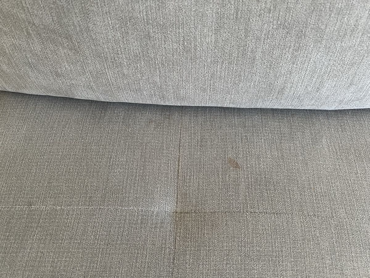 Sofas: Ecksofa mit Bettfunktion und Stauraum, grau, mit Flecken – Gebraucht aus Basel von wil_c92f 5