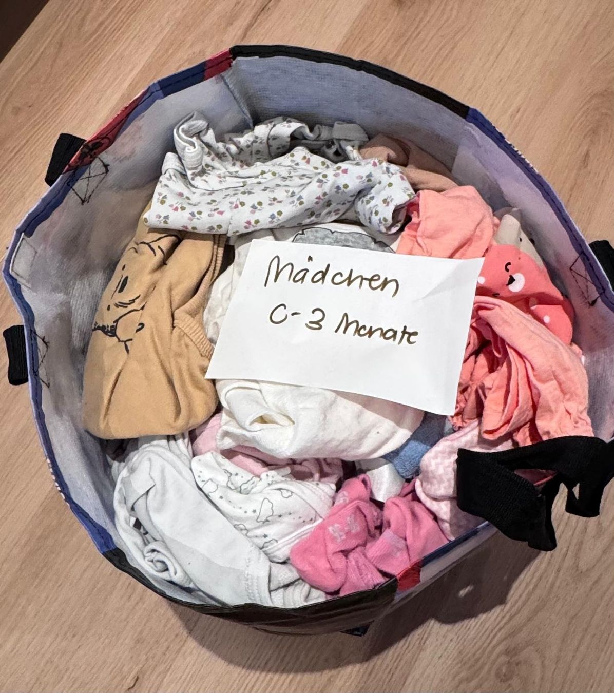 Lotti & Set di vestiti: Babykleider Mädchen 0-3 Monate – Usato da Davos Dorf venduto da BenoitFichaux 1