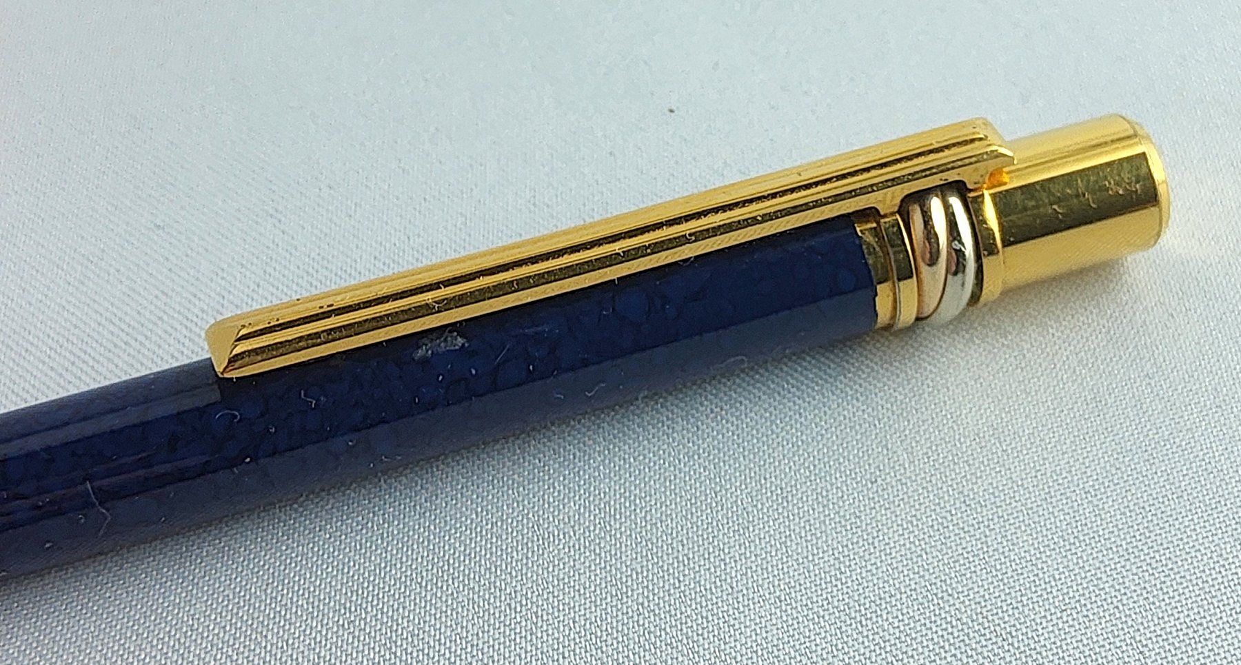 Cartier Penna & Evidenziatori: MUST DE CARTIER Kugelschreiber TRINITY - Blue Lacquer – Usato da Thalwil venduto da freespirit-jp 2