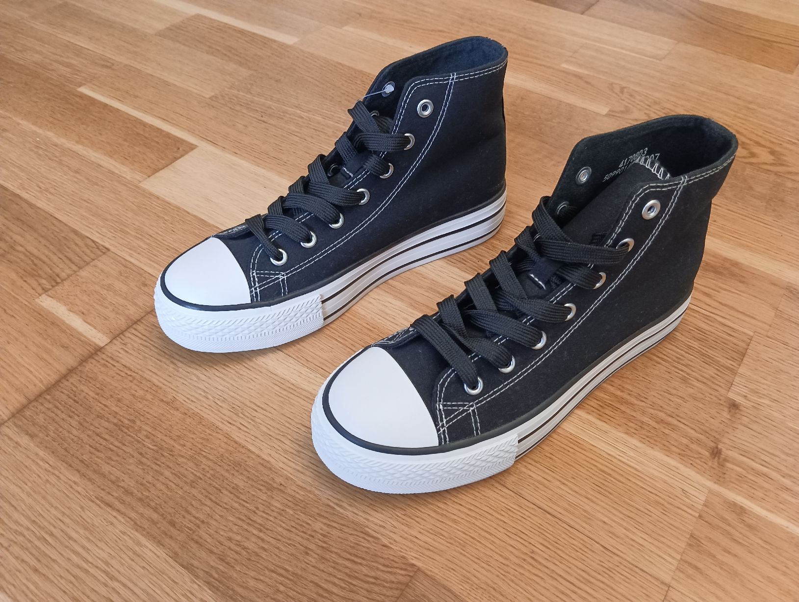 Scarpe da donna: Neue Sneaker im Converse-Style Gr. 37 – Nuovo e nell'imballaggio originale da Densbüren venduto da H-76 2
