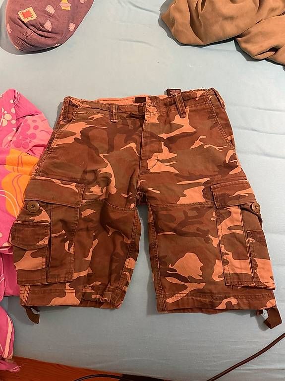 Pantaloni: Camo Shorts – Usato da Safnern venduto da Avalona_07
