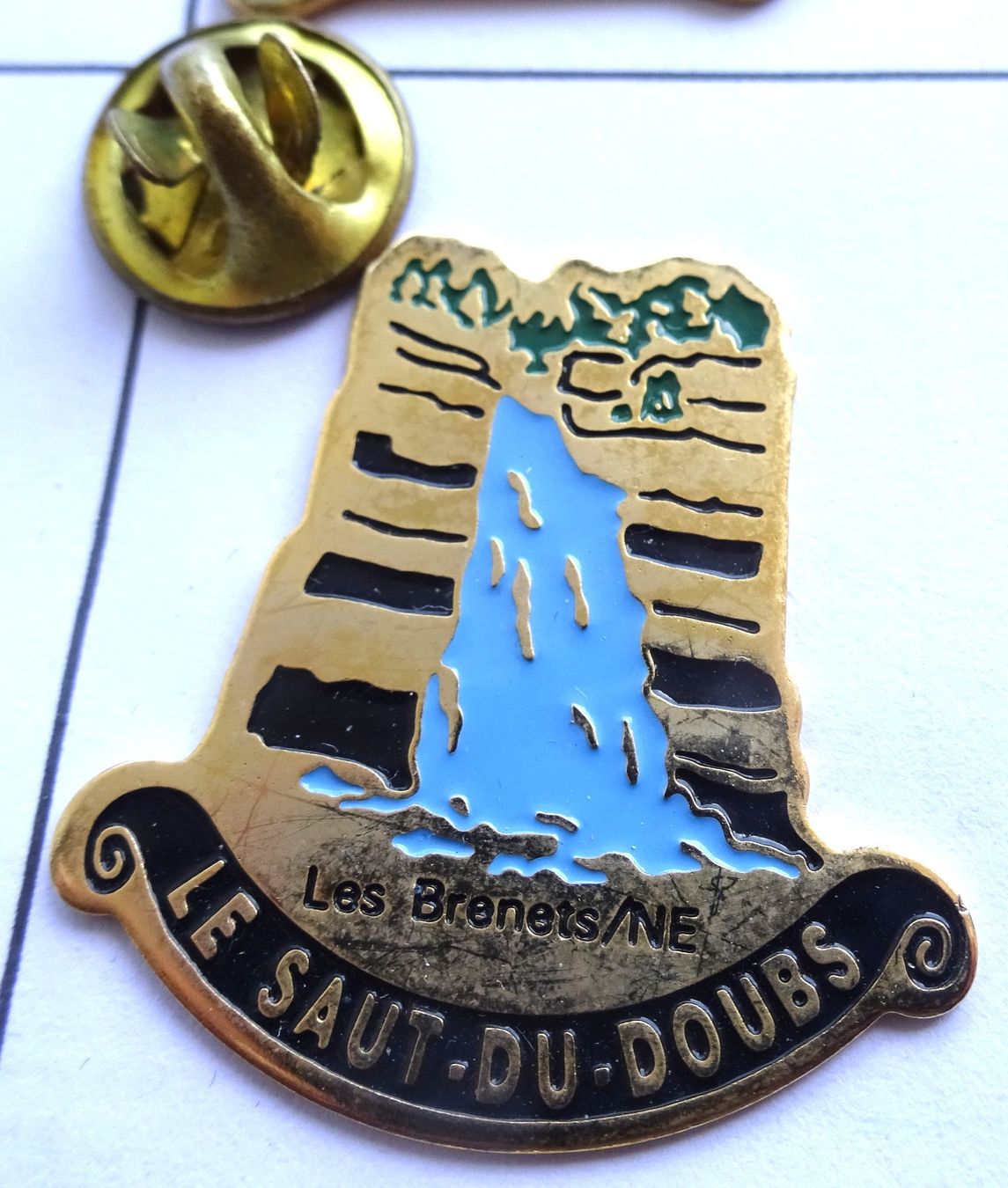 Placchette & Badge: Pin  Le Saut Du Doubs – Usato da Utzenstorf venduto da BUtter81