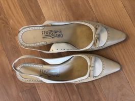 FERRAGAMO Italia Sommerschuhe, hinten offen zweierlei beige