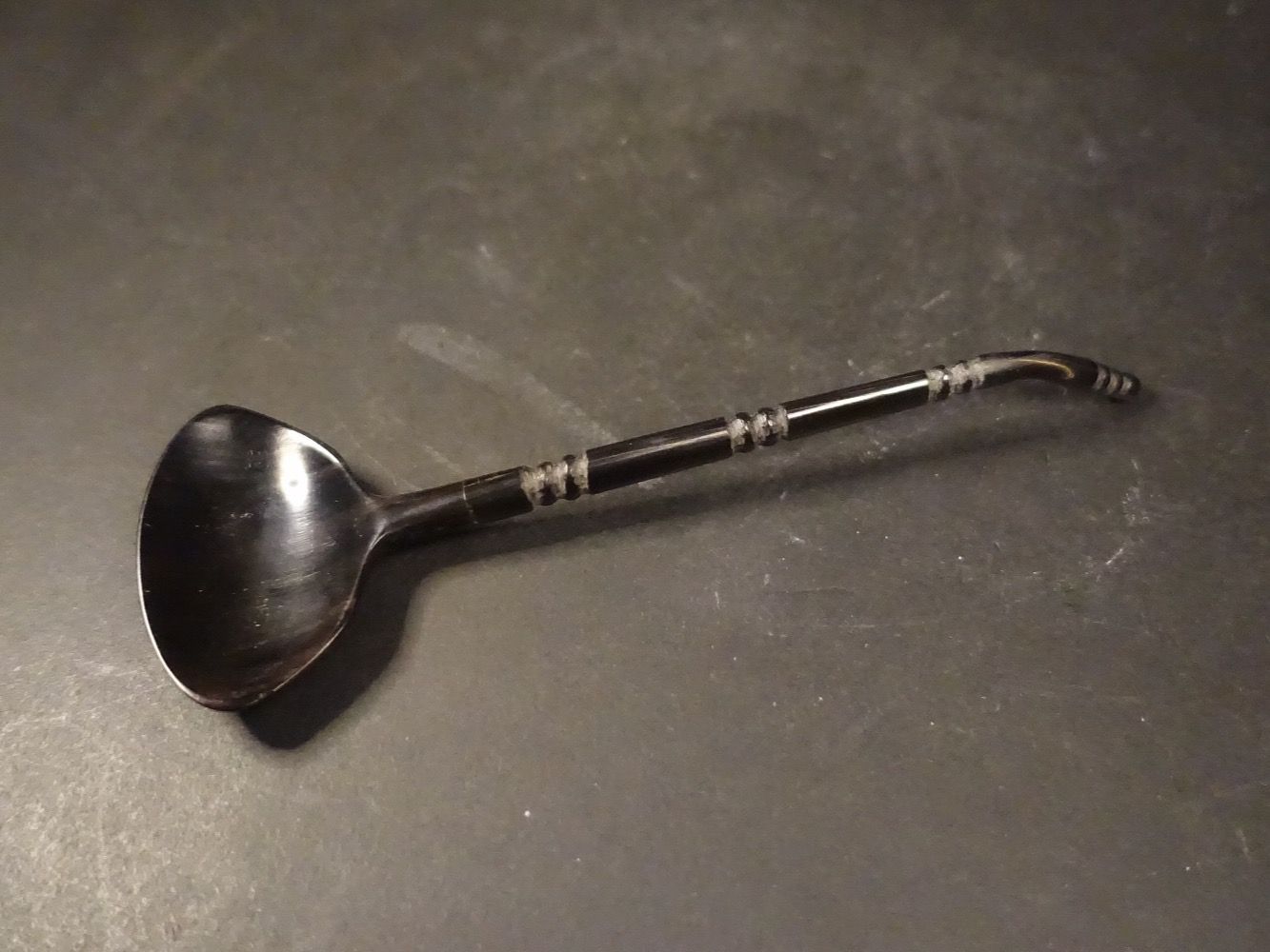 Löffel: Löffel aus Horn – Gebraucht aus Russikon von Eulenfeder