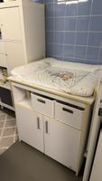 Wickeltisch mit Unterschrank