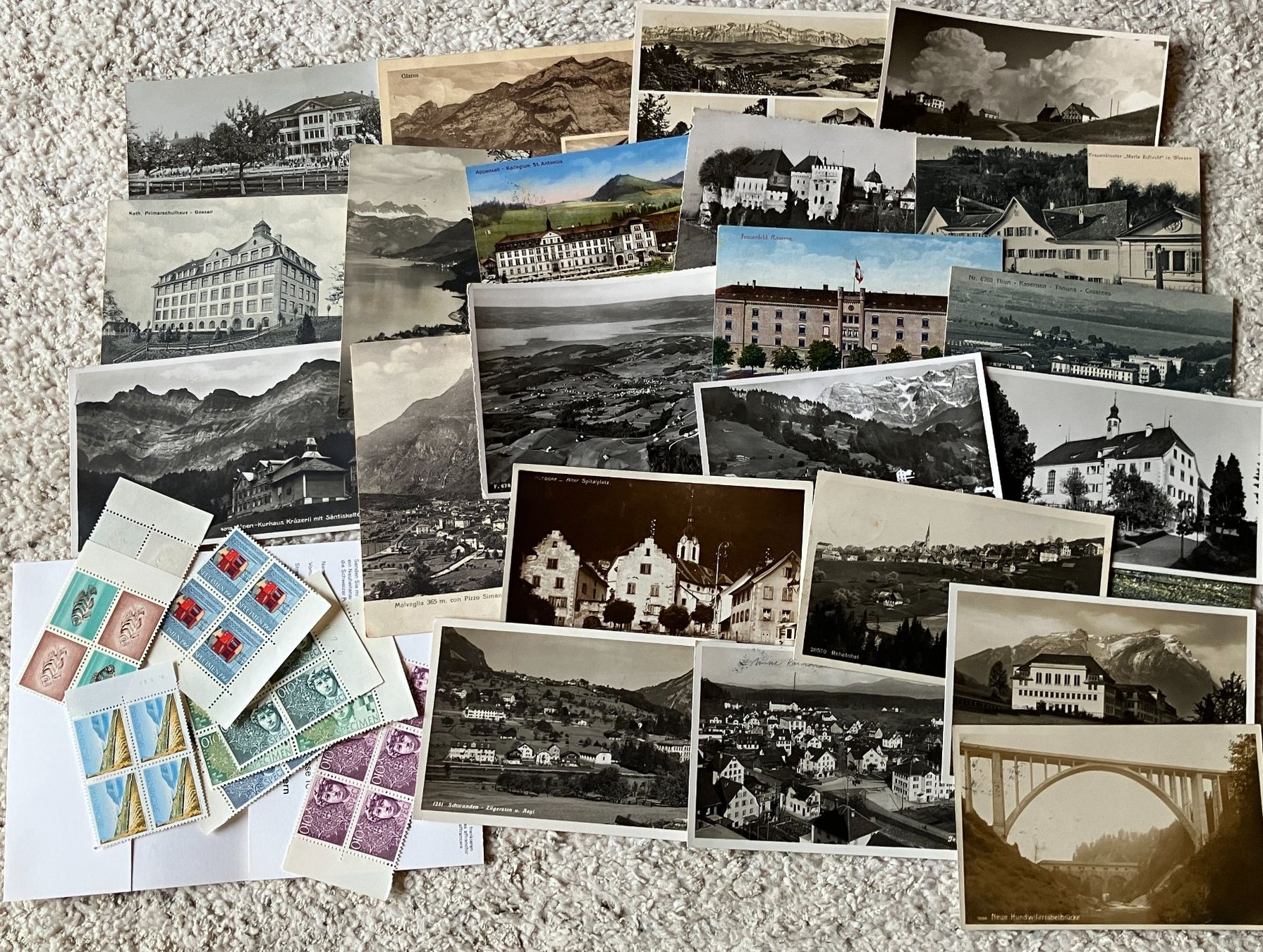Tutti i francobolli: Briefmarken-Box mit verschiedenem Inhalt: AKs, Kleinbogen .. – Usato da Eschlikon TG venduto da PhilCon 4