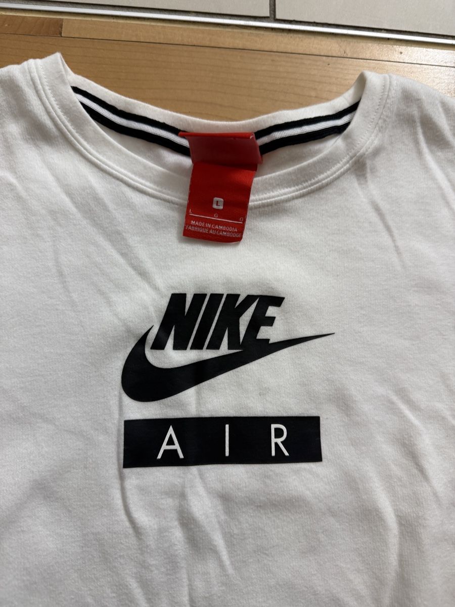 Nike Top: Nike Top vintage  – Usato da Neerach venduto da the_modern_mini 1