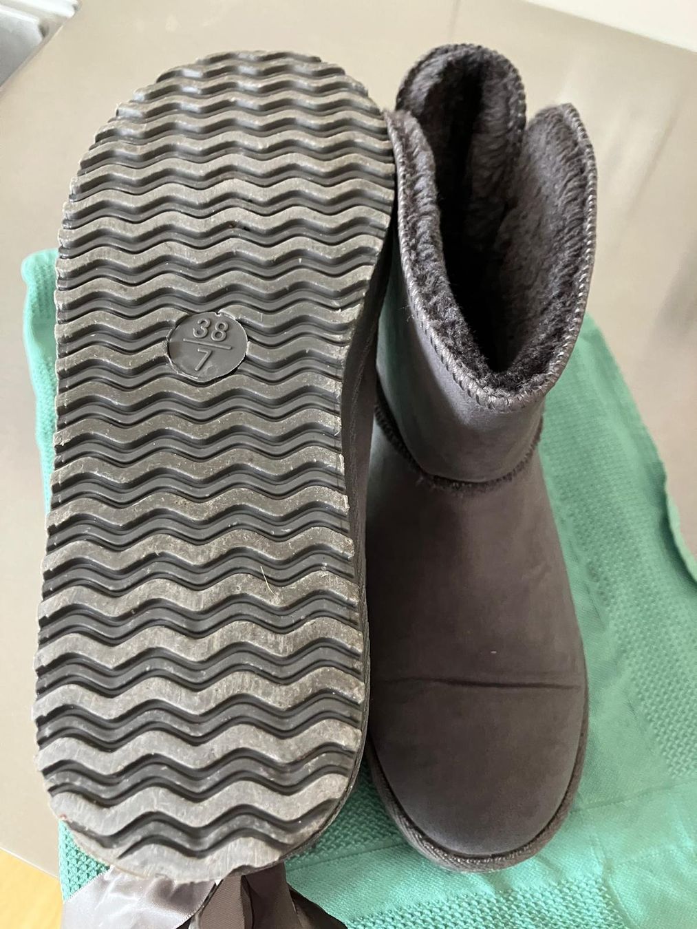 Scarpe da donna: Winterschuhe Grösse 38 – Usato da Allenwinden venduto da Obalu 2