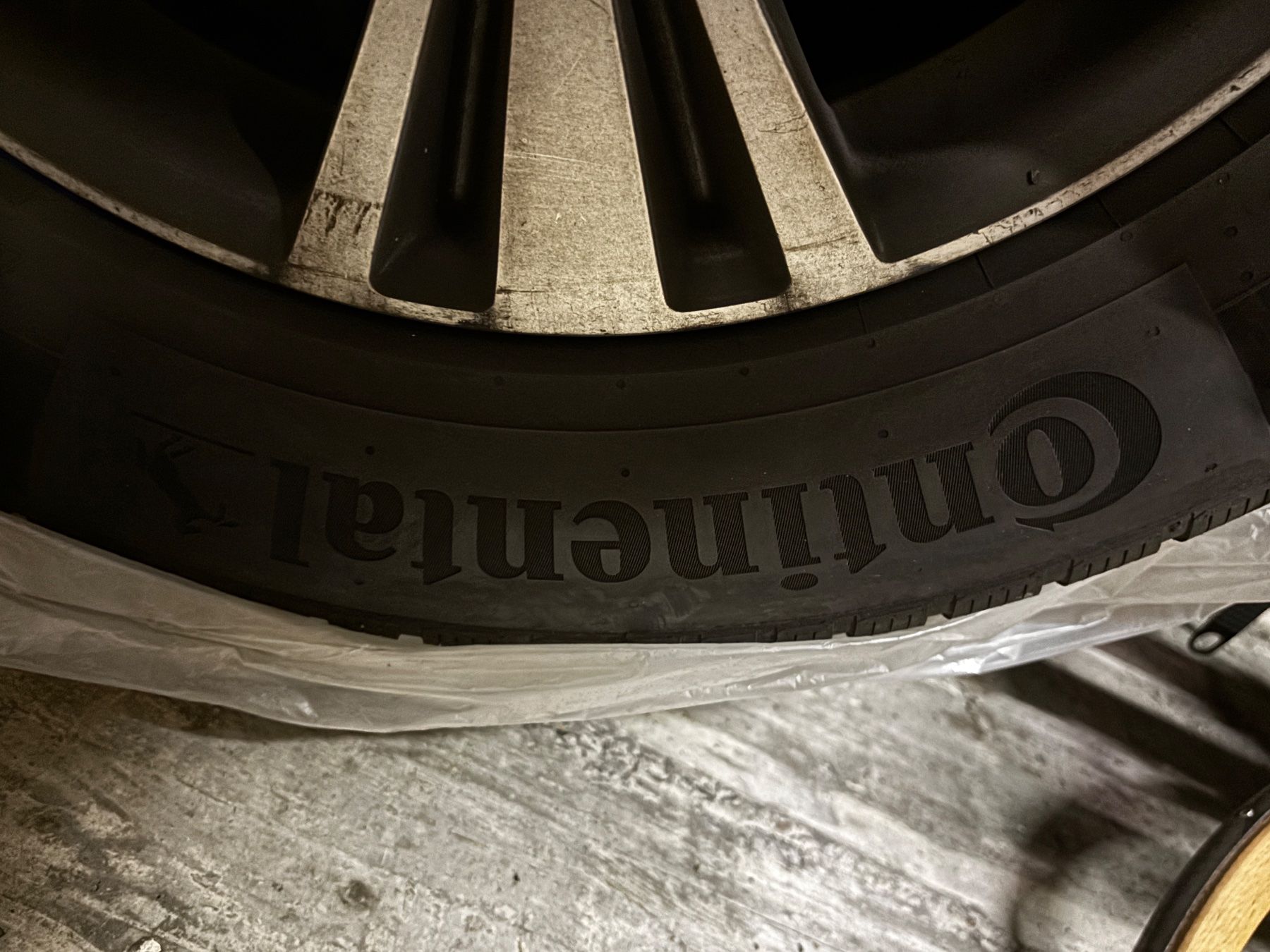 Continental Pneumatici & Ruote complete: Toyota RAV4 Alufelgen 17" Continental – Usato da Wilen b. Wollerau venduto da Promotion0 7