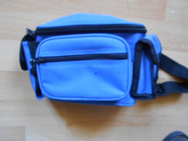 Borse: Bauchtasche mit vielen Fächern blau – Nuovo (secondo la descrizione) da Flühli LU venduto da primula-47