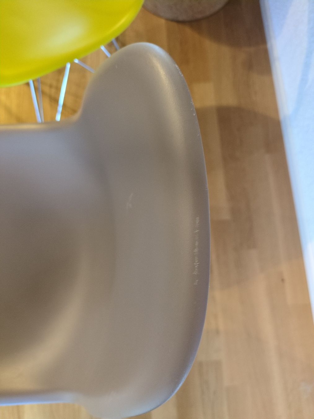 Vitra Sedie: Original Eames Plastic Side Chair DSR Farbe 23 – Usato da Horgen venduto da jen_x8fv 7