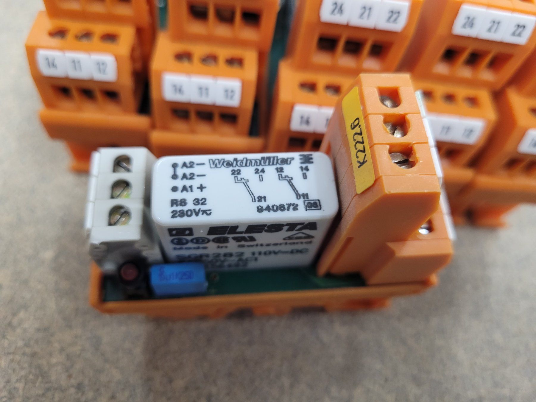 Componenti elettronici: 12 Stück Weidmüller Relais - SRG282 – Usato da Vitznau venduto da Vitznau84 5