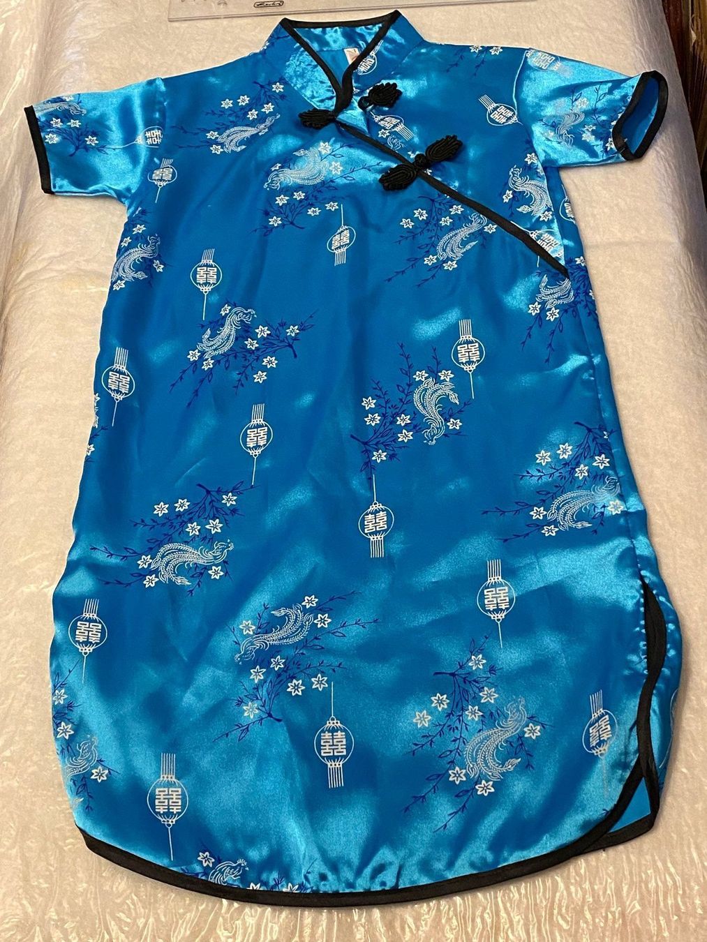 Vestiti & Gonne: Silk/Asian clothes for small children – Usato da Schnottwil venduto da Chasarmar