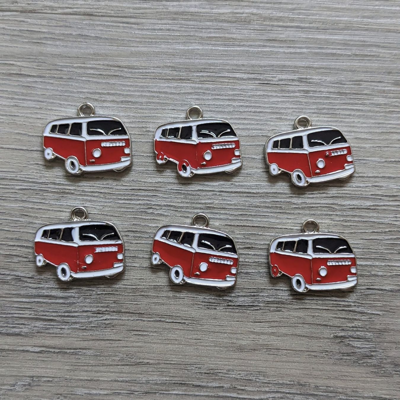 Pendentifs: 6 Charm Bus Rouge vw – Neuf (Voir description) à Orsieres par ind_cyg6