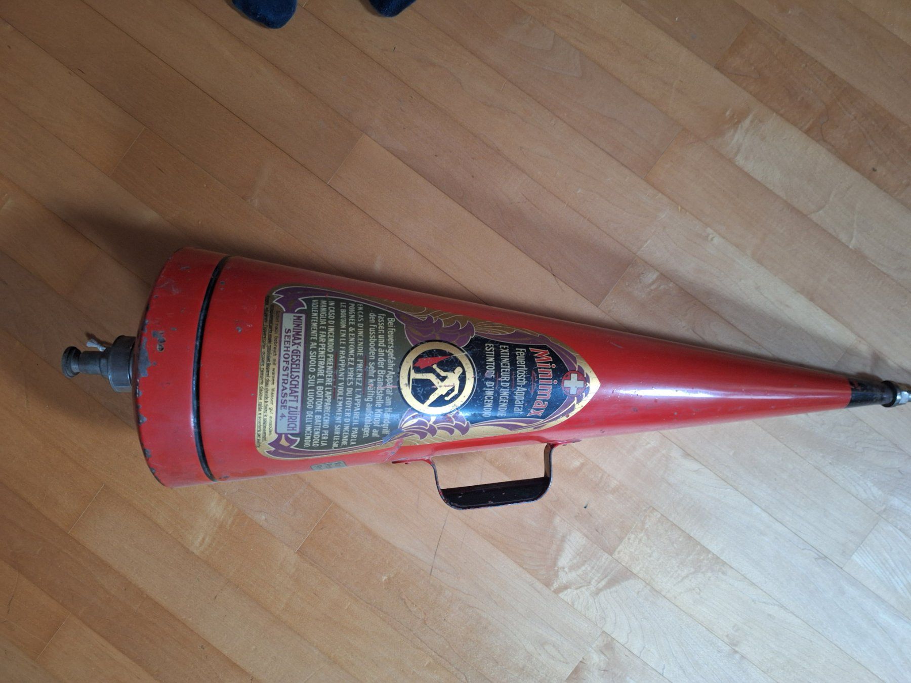 Feuerlöscher: Antiker Feuerlöscher – Gebraucht aus Nänikon von Wolfi1972