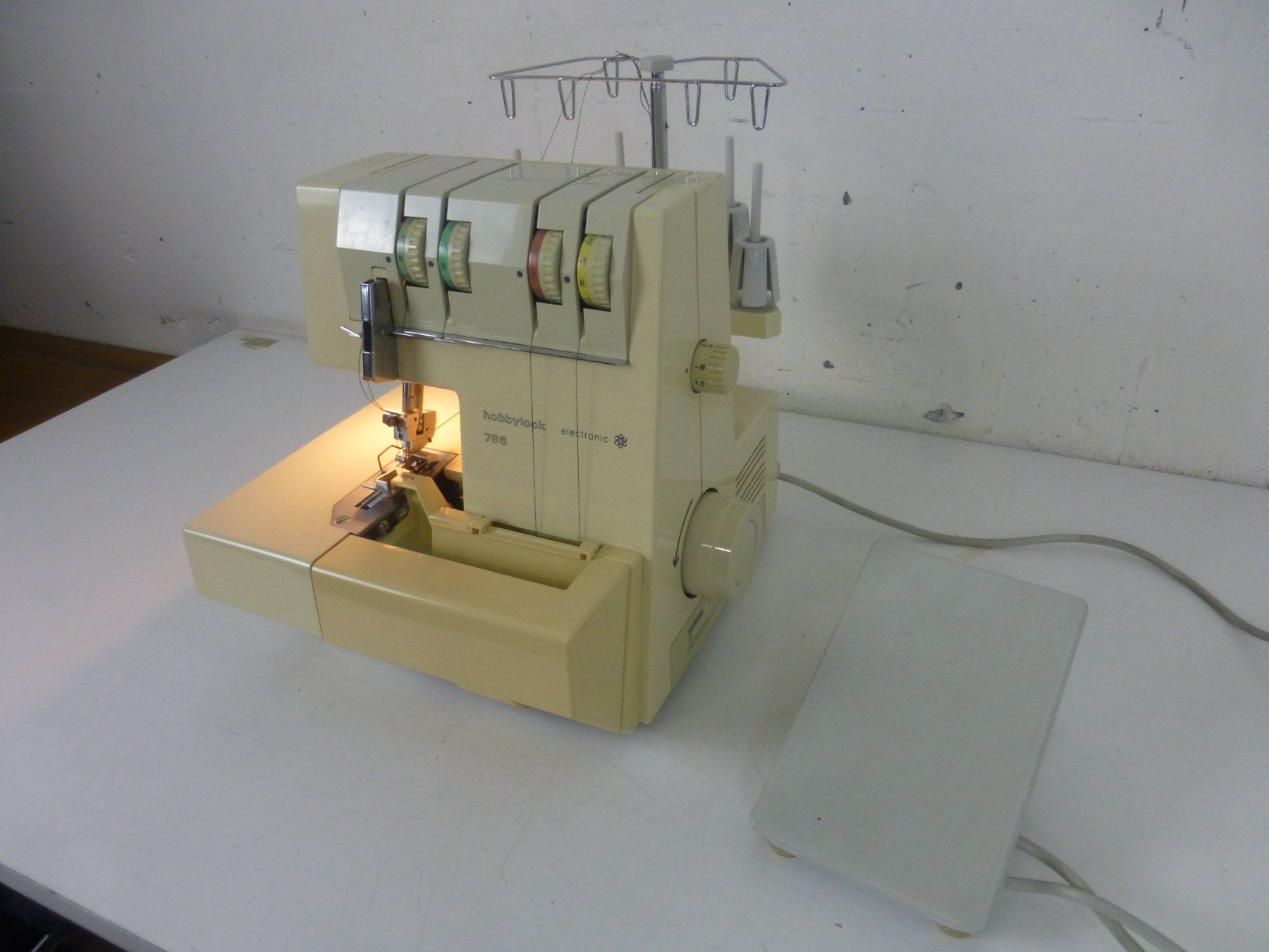 Pfaff Machines à coudre: Pfaff hobbylock 786 – Défectueux à Fahrweid par Omuki 1