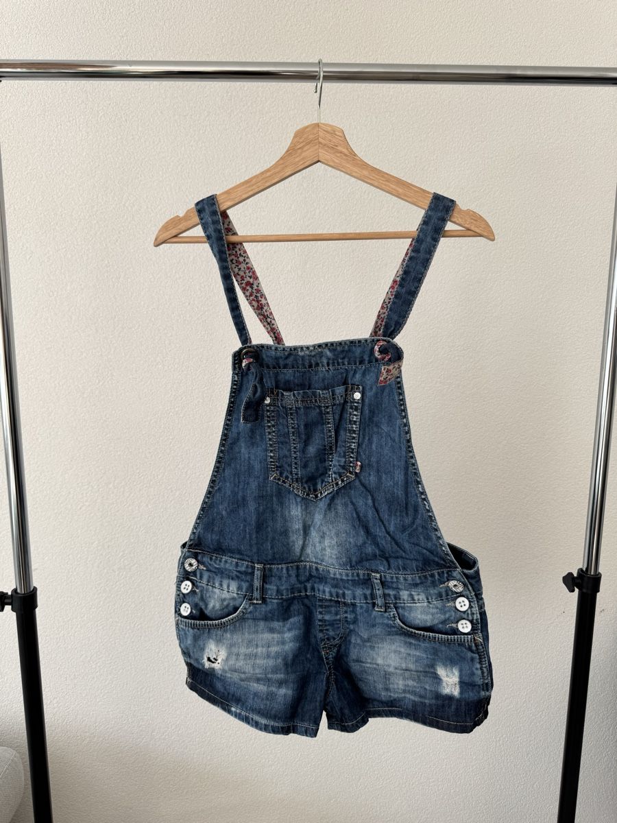 Pantaloni: Kurze Jeans-Latzhose, M – Usato da Granges VS venduto da rvn