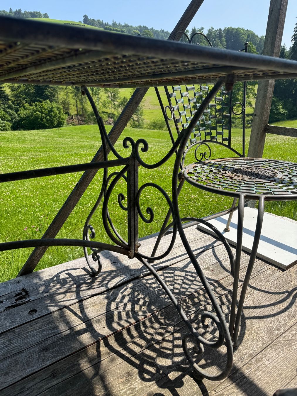 Set di tavolo e panche: Gartentisch aus Eisen mit passenden 4 Stühlen – Usato da Schwellbrunn venduto da Magdalena888 9
