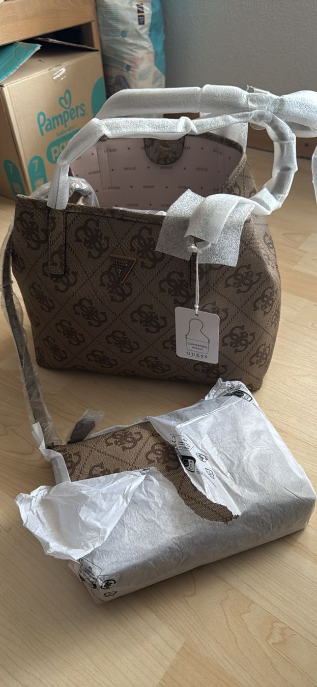 Guess Borse da donna: Guess 2 in 1 Tasche  Neu – Nuovo e nell'imballaggio originale da Solothurn venduto da QueenShop 4
