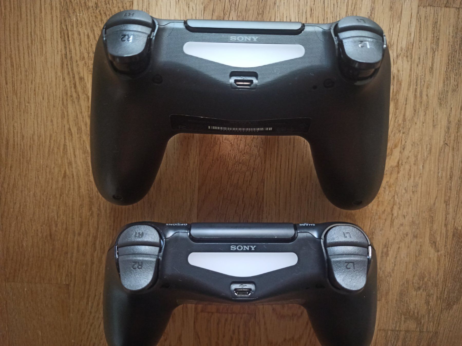 Manettes: 2 x Original Controller Sony PS4 Wireless DualShock 4 V1 – D'occasion à Oberweningen par mar_87mx 5
