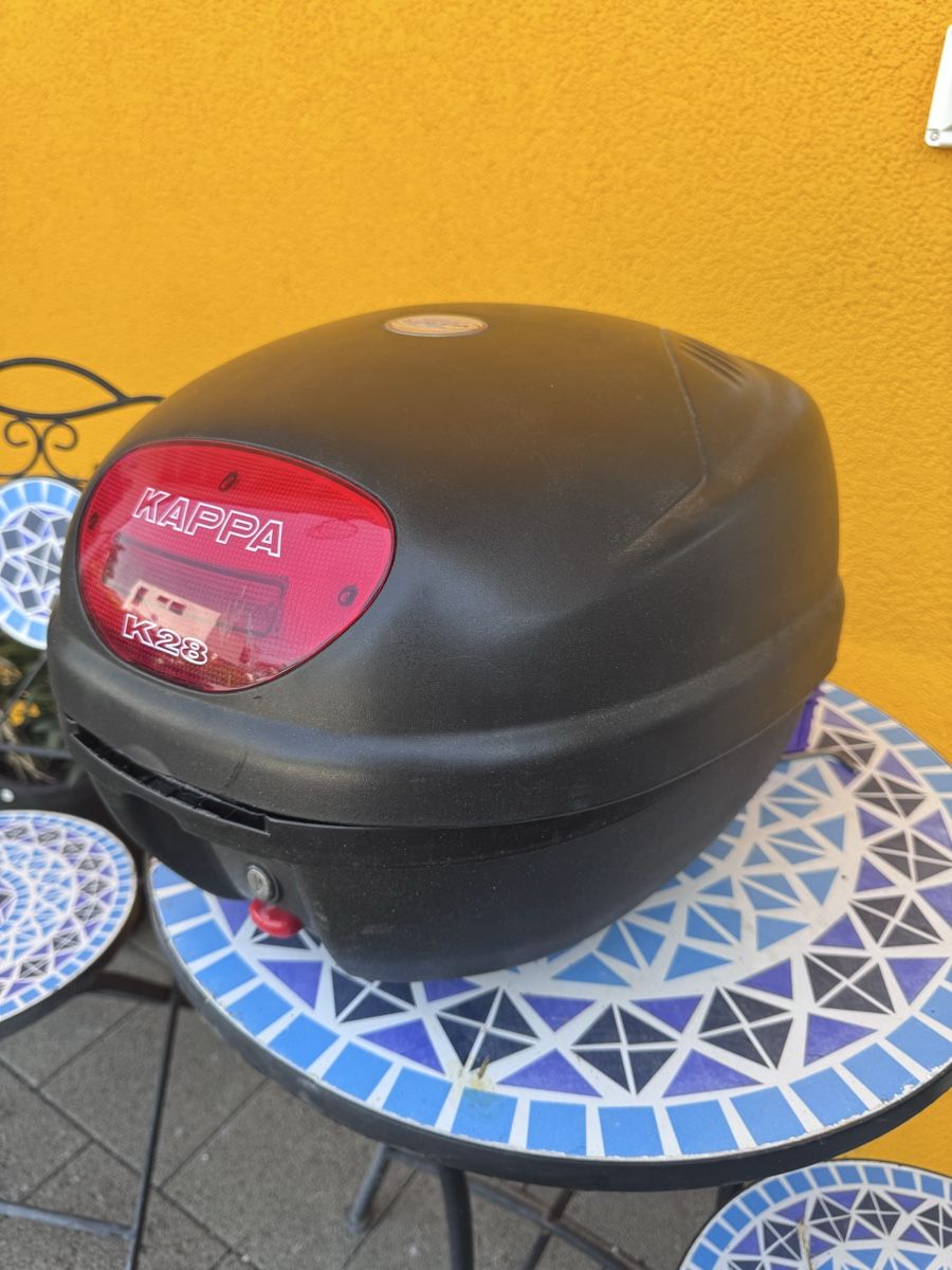 Vespa Valigie: Helmkoffer Vespa – Usato da Erlach venduto da Rolf.Bigler 1