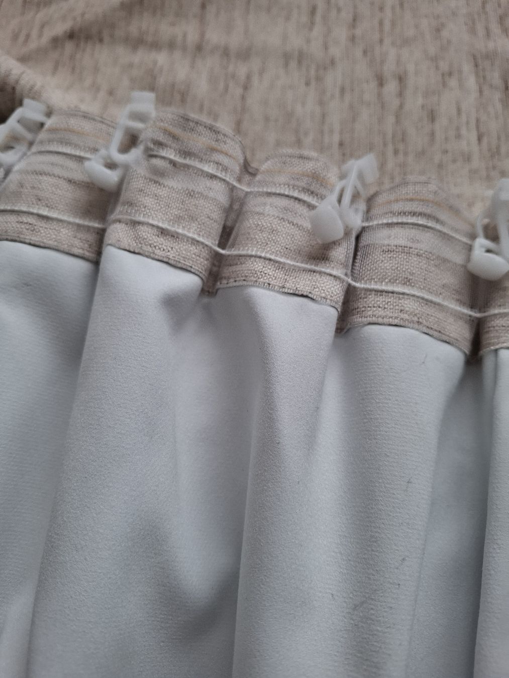 Tende: Vorhänge/Gardinen blickdicht beige/weiss – Usato da Rotkreuz venduto da PrelovedPicks 5