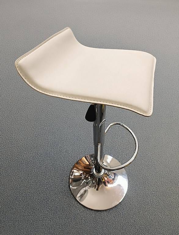 Sgabelli: Leder Barhocker Stühle – Usato da Pfäffikon ZH venduto da K-V-M 2