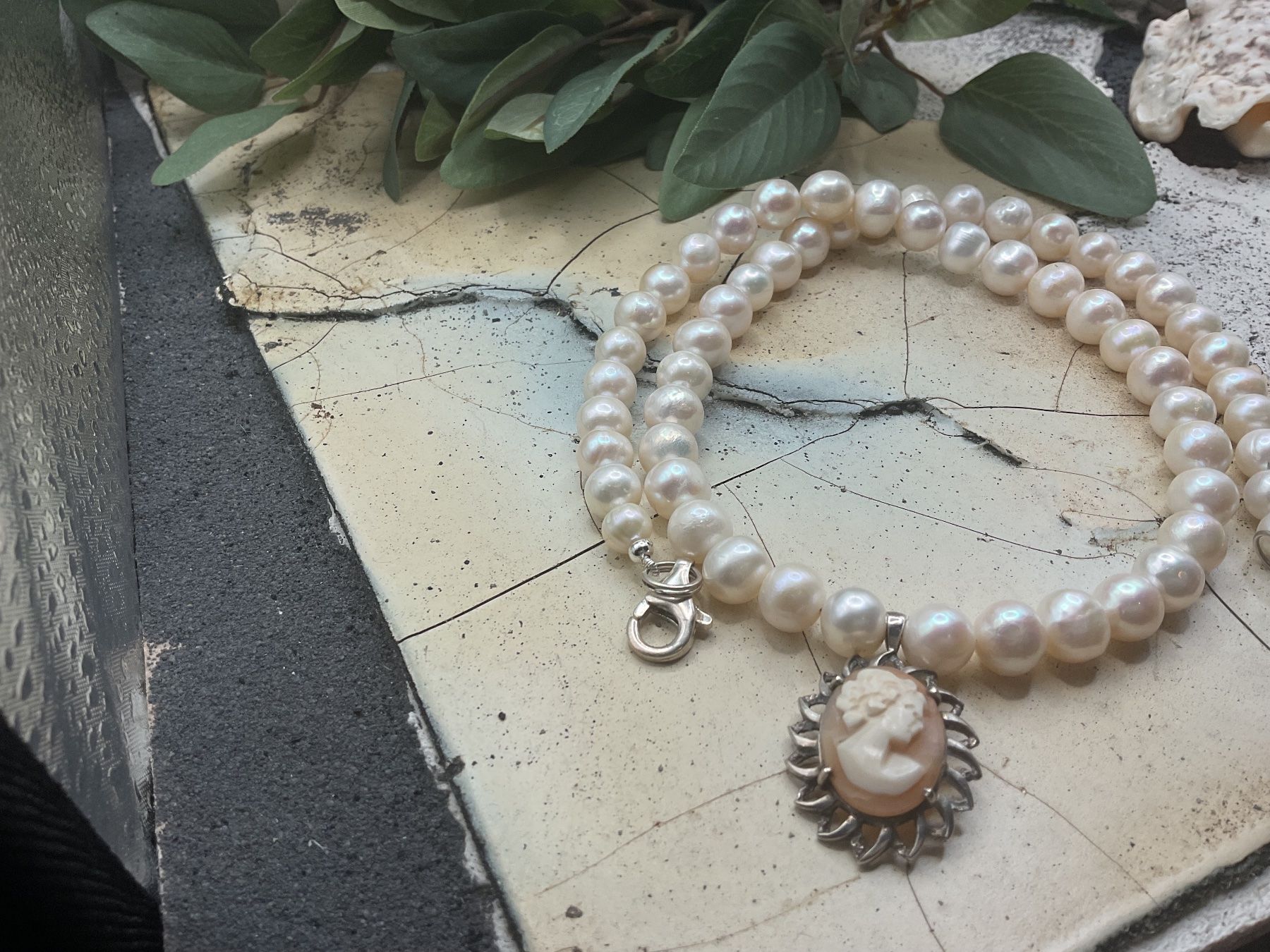 Catenine: Nostalgische Perlencollier mit antikem Gemmenanhänger – Usato da Luzern venduto da S.Kern01 4