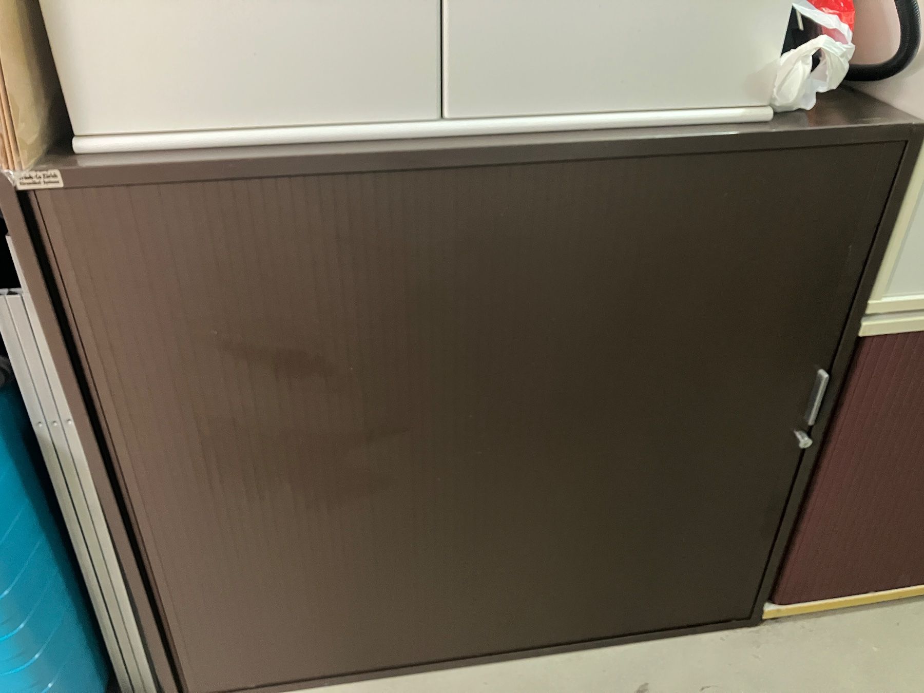 Armadi: Rollladenschrank Metall – Usato da Eglisau venduto da Hancock03