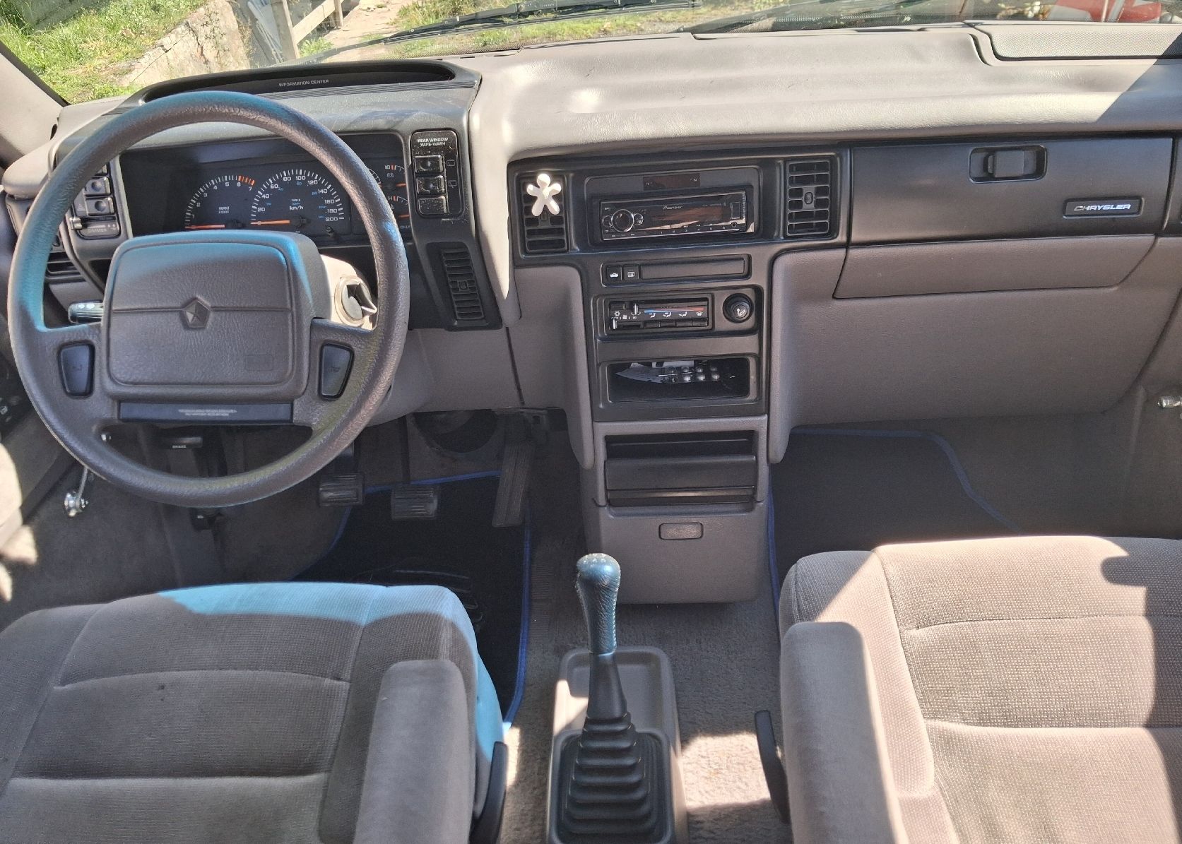 Chrysler Autos: Chrysler Voyager 2.5 – Gebraucht aus triesenberg von ginoblue 5