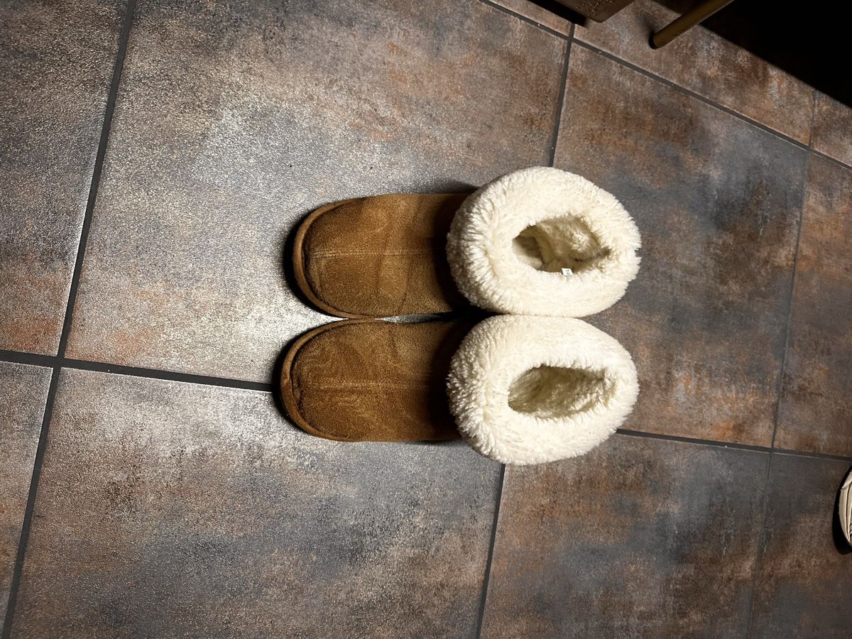 Scarpe da uomo: Hausschuhe Echtleder Lammfell – Usato da Uitikon Waldegg venduto da verkaufgenie88