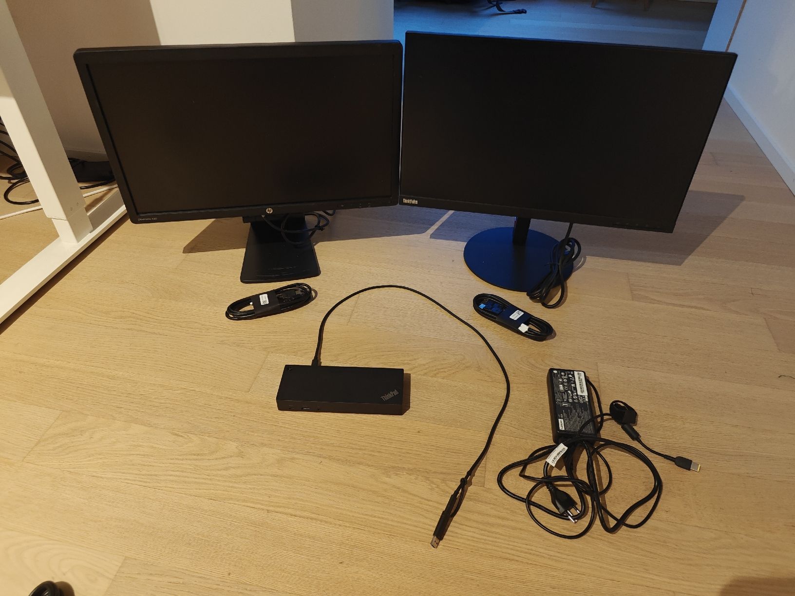 Lenovo Dockingstation: 2 Monitore 25 Zoll mit Dockingstation – Gebraucht aus Wallisellen von mmi_ts65