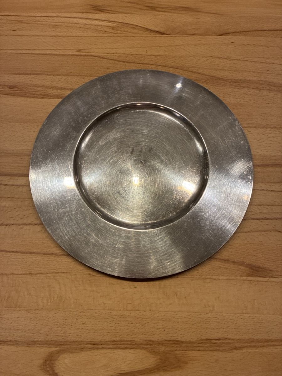 Piatti di portata: Schöner alter Teller, Silber-Optik, Durchmesser 30 cm – Usato da Magden venduto da sab_lt5z