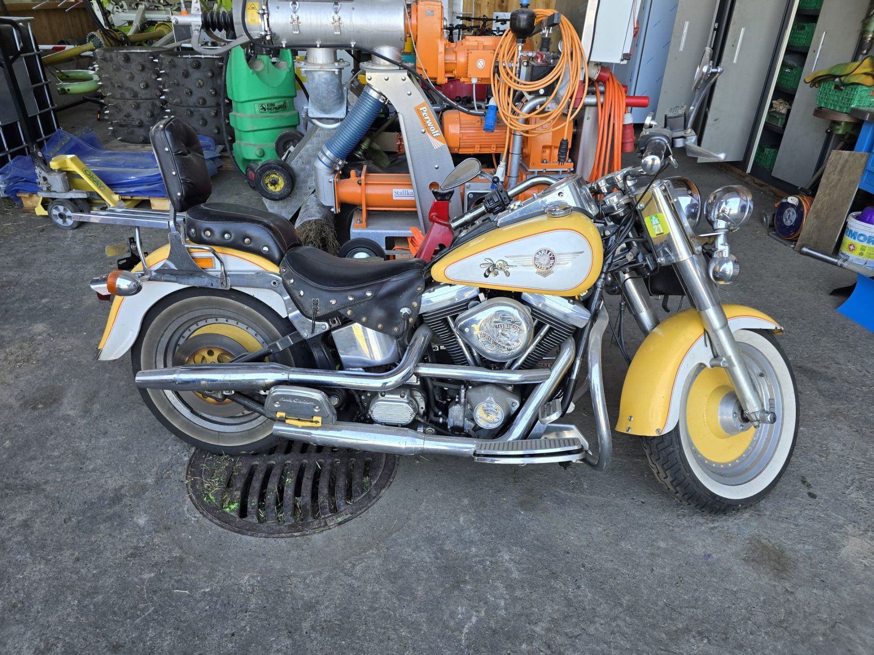 Harley-Davidson Cruisers: Harley davidson Fat Boy gelb – Défectueux à Rudolfstetten par Enrico023 2