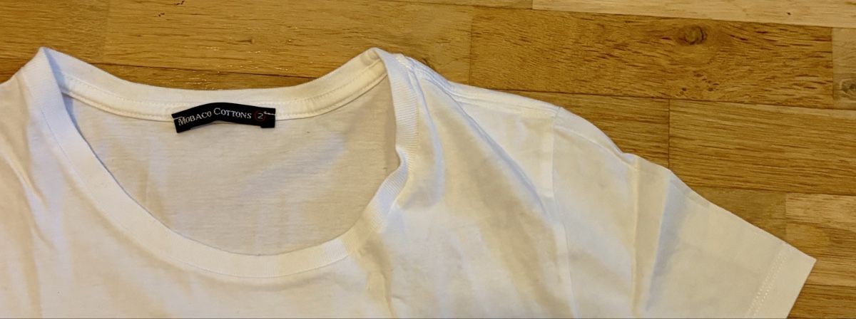 T-shirt: T-Shirt by mobaco cottons – Usato da Zürich venduto da stemiche 1
