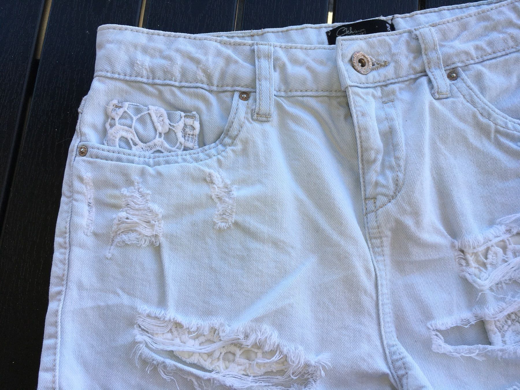 Jeans: Shorts Jeans hellblau Gr 34  high Rise – Gebraucht aus Goldau von Rjn 1