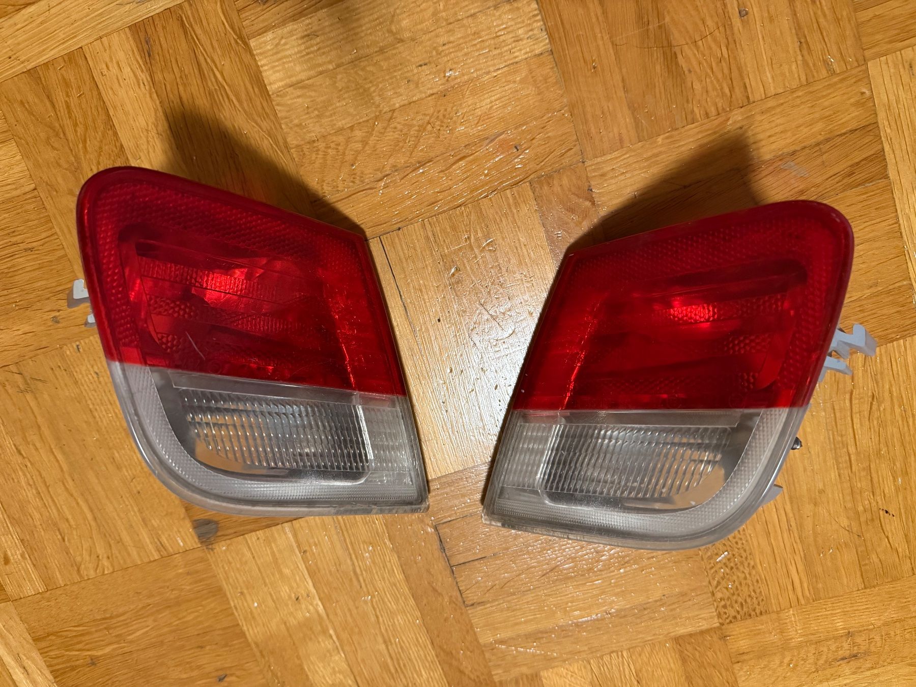 Tutti pezzi di ricambio auto: BMW E46 Rückleuchten innen – Usato da Männedorf venduto da kat_q6hn
