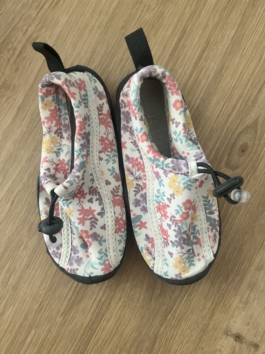 Chaussures garçon: Badeschuhe Gr. 22/23 – D'occasion à Unterägeri par mar_6gzc
