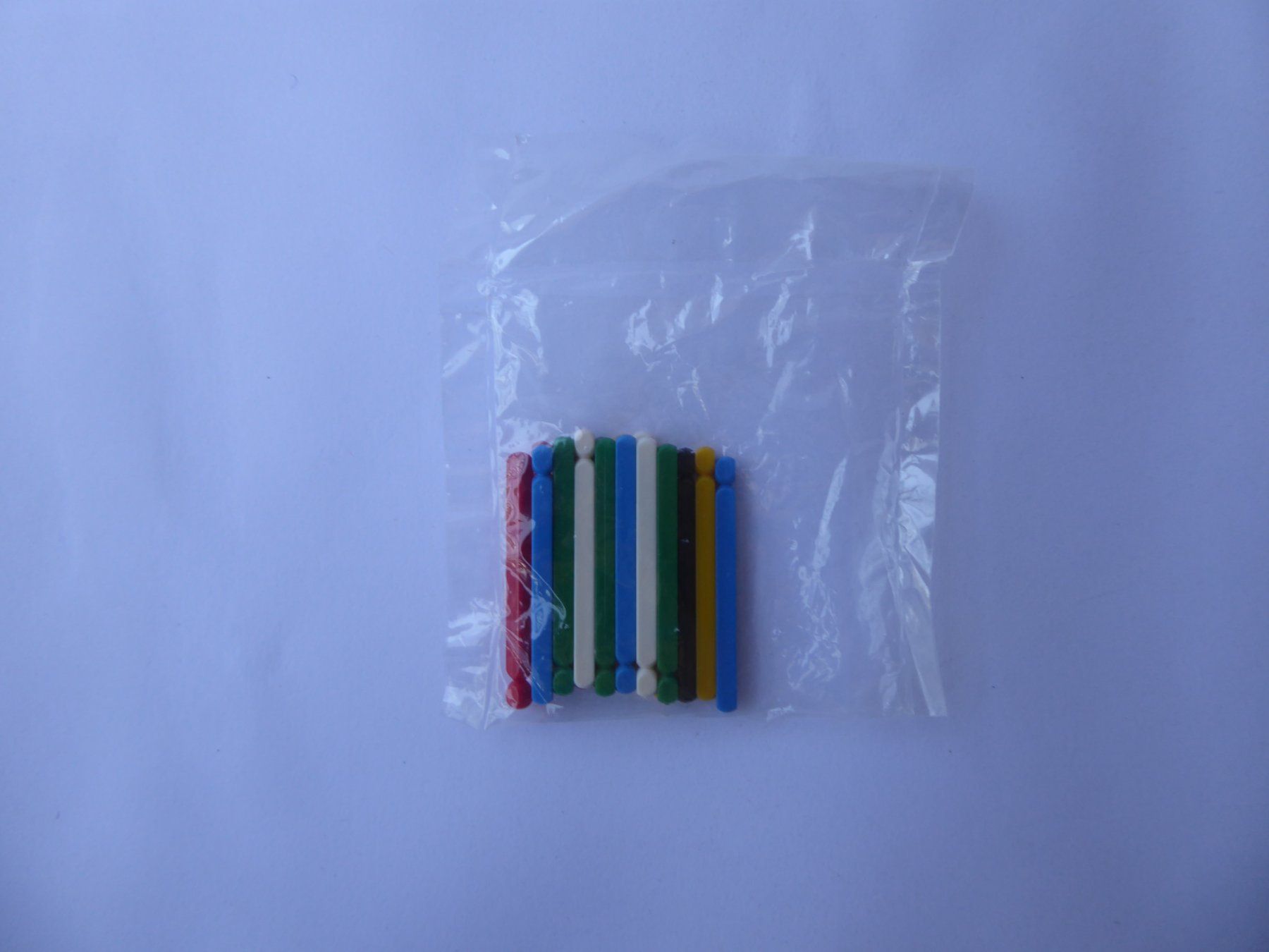 Giochi: 18 farbige Steck Stäbe Kunststoff, 43mm, neu – Nuovo e nell'imballaggio originale da Turbenthal venduto da TopToys 1
