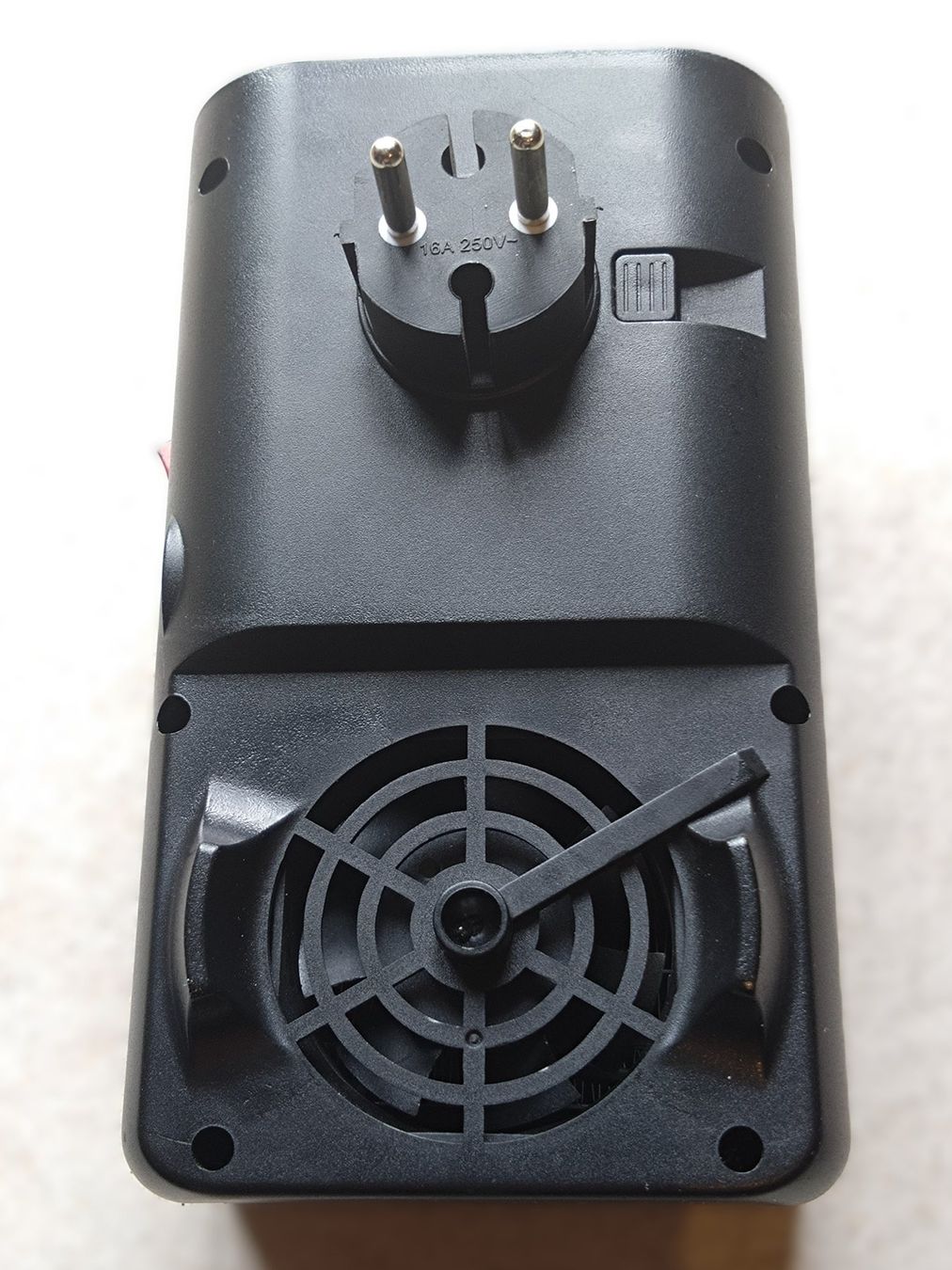 Radiatori: HEATER Typ: DP-198 230V/900W – Usato da Lyssach venduto da YYZ10 1