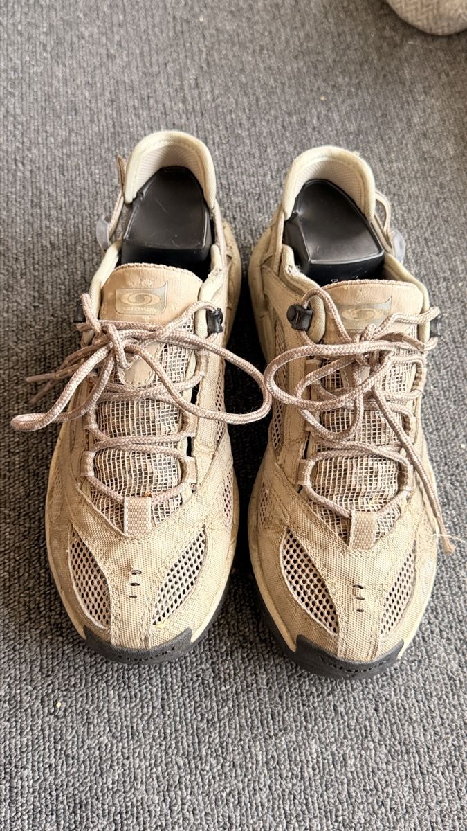 Salomon Scarpe da donna: Chaussures Salomon beige taille 40  – Usato da Bulle venduto da LeMoleson 1
