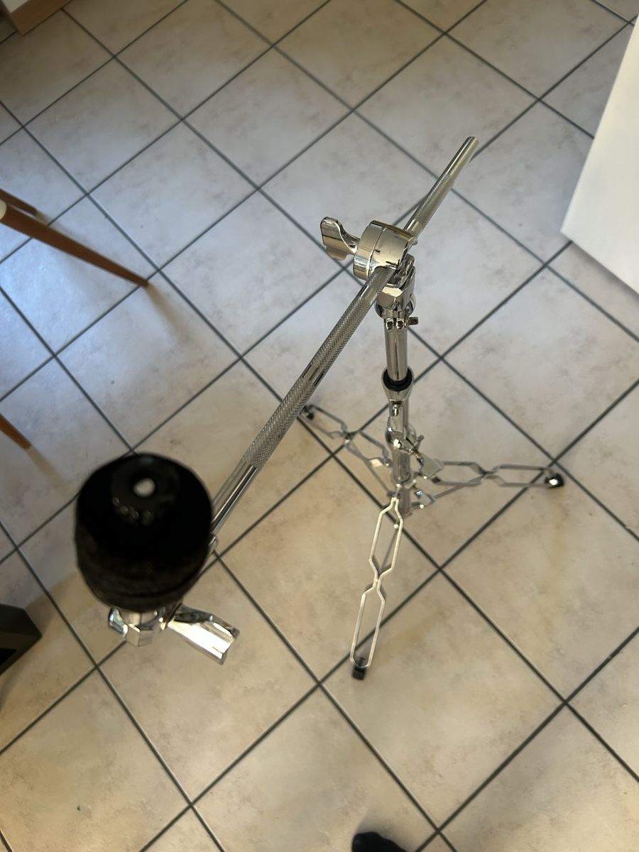 Strumenti musicali: Asta a giraffa - marca Tamburo – Usato da Roveredo GR venduto da teopatta90 1