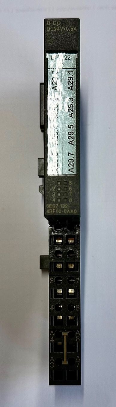 Siemens Componenti elettronici: Siemens SIMATIC S7 - ET200S, 6ES7 132-4BF00-0AA0, 8 DO – Usato da Dintikon venduto da Baddaru