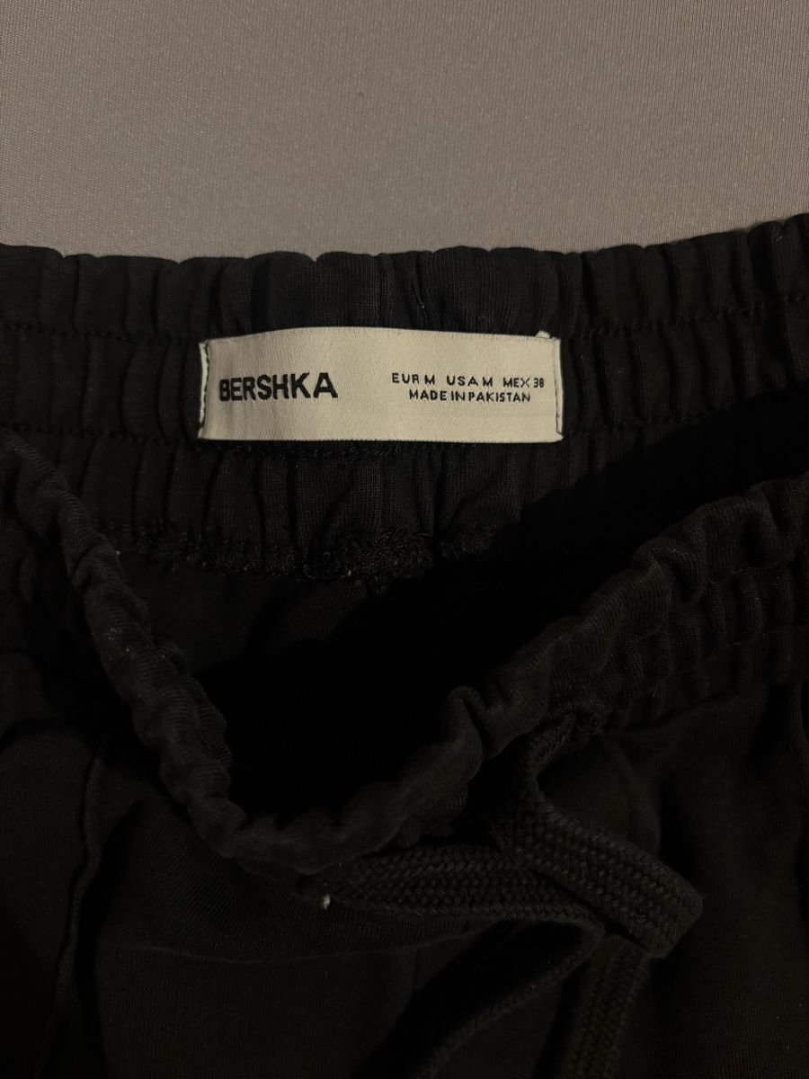 Bershka Pantaloni: Pantalon training noir Bershka – Usato da Chêne-Bougeries venduto da sor_9rzp 1