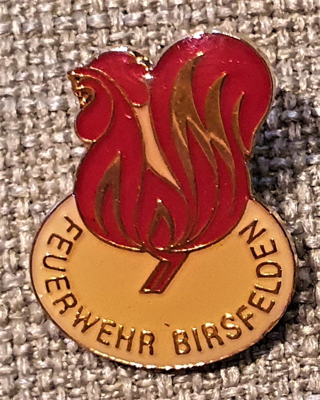 Plaketten & Abzeichen: M764 - Pin Feuerwehr Birsfelden bei Basel – Gebraucht aus Reinach BL von Boston-Verkauf