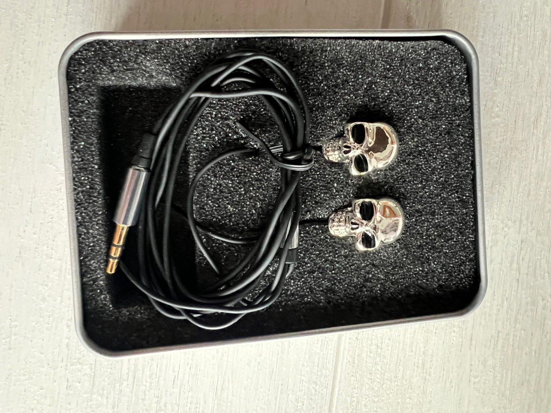 Cuffie: Ecouteur tête de mort – Nuovo e nell'imballaggio originale da Leysin venduto da Plongeurfou