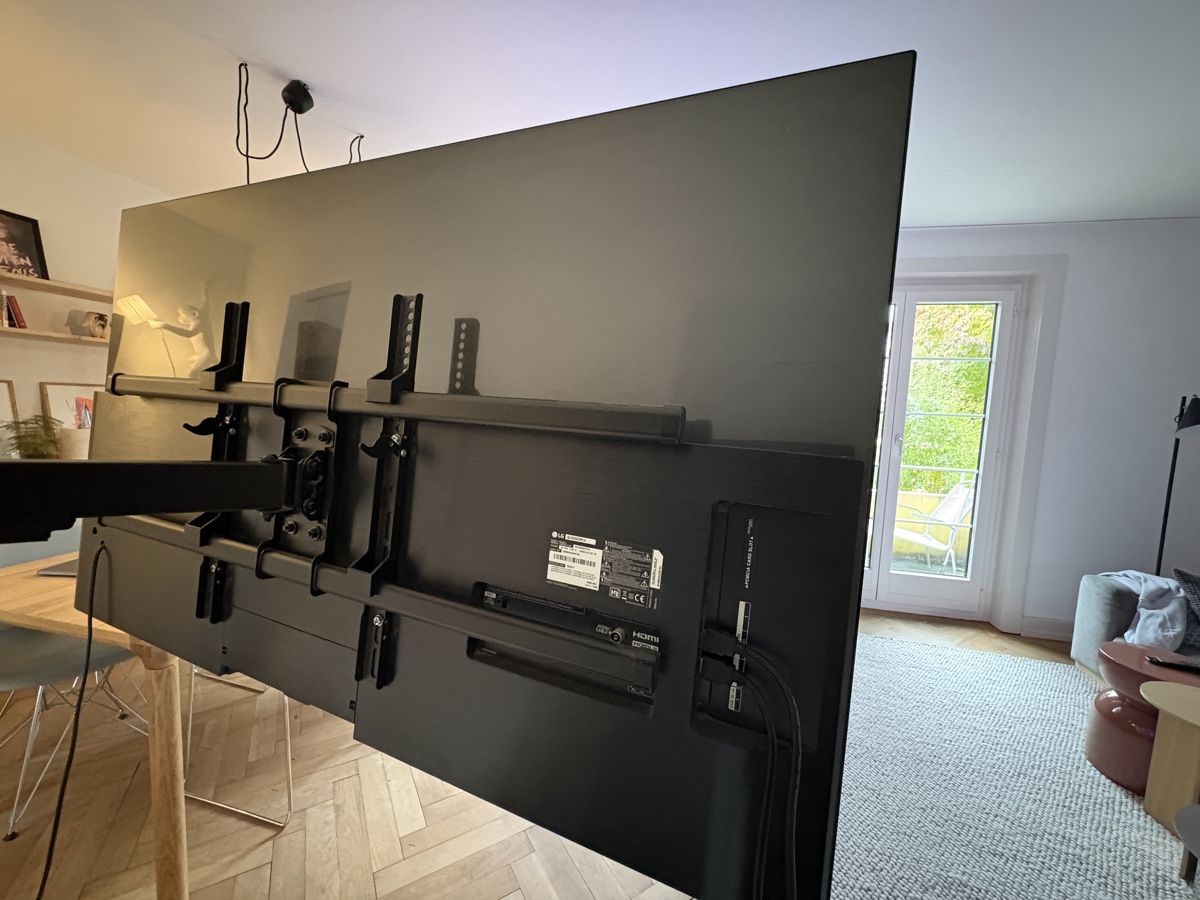 Fernseher: Écran OLED 55 pouces avec support mural – Gebraucht aus Biel/Bienne von aud_8t98 4