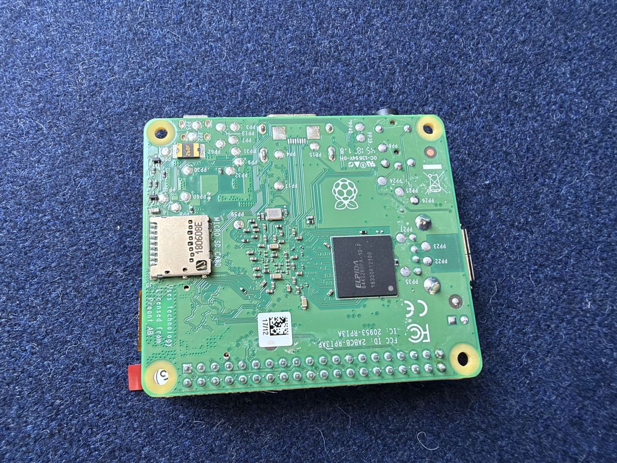Raspberry Pi PCs: Raspberry Pi 3 Model A + e-ink display – Gebraucht aus Zürich von jankais3r 2