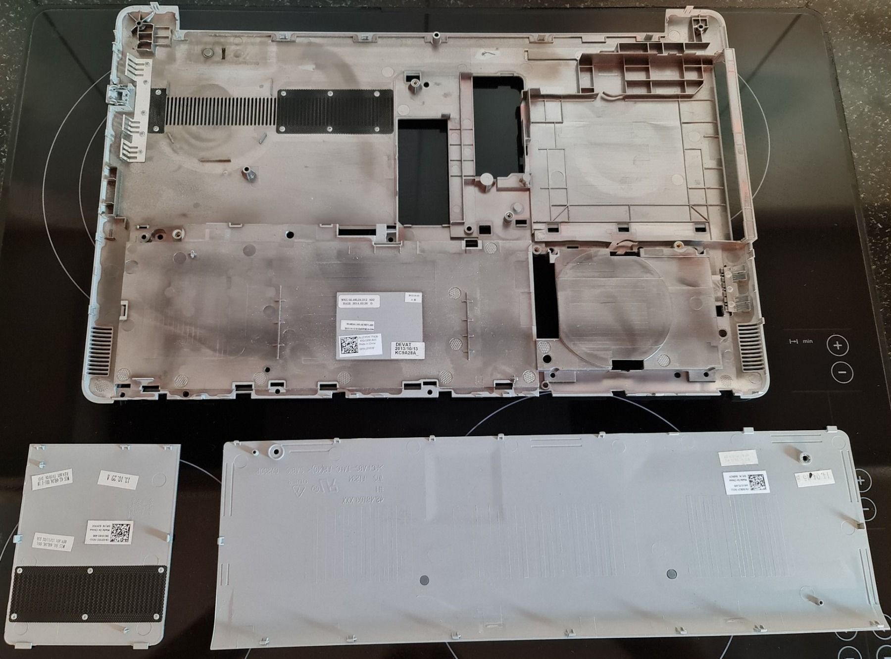 Dell PC: Bodenabdeckung Dell Inspirion 17 7737 – Usato da Pfungen venduto da Fastback66 4