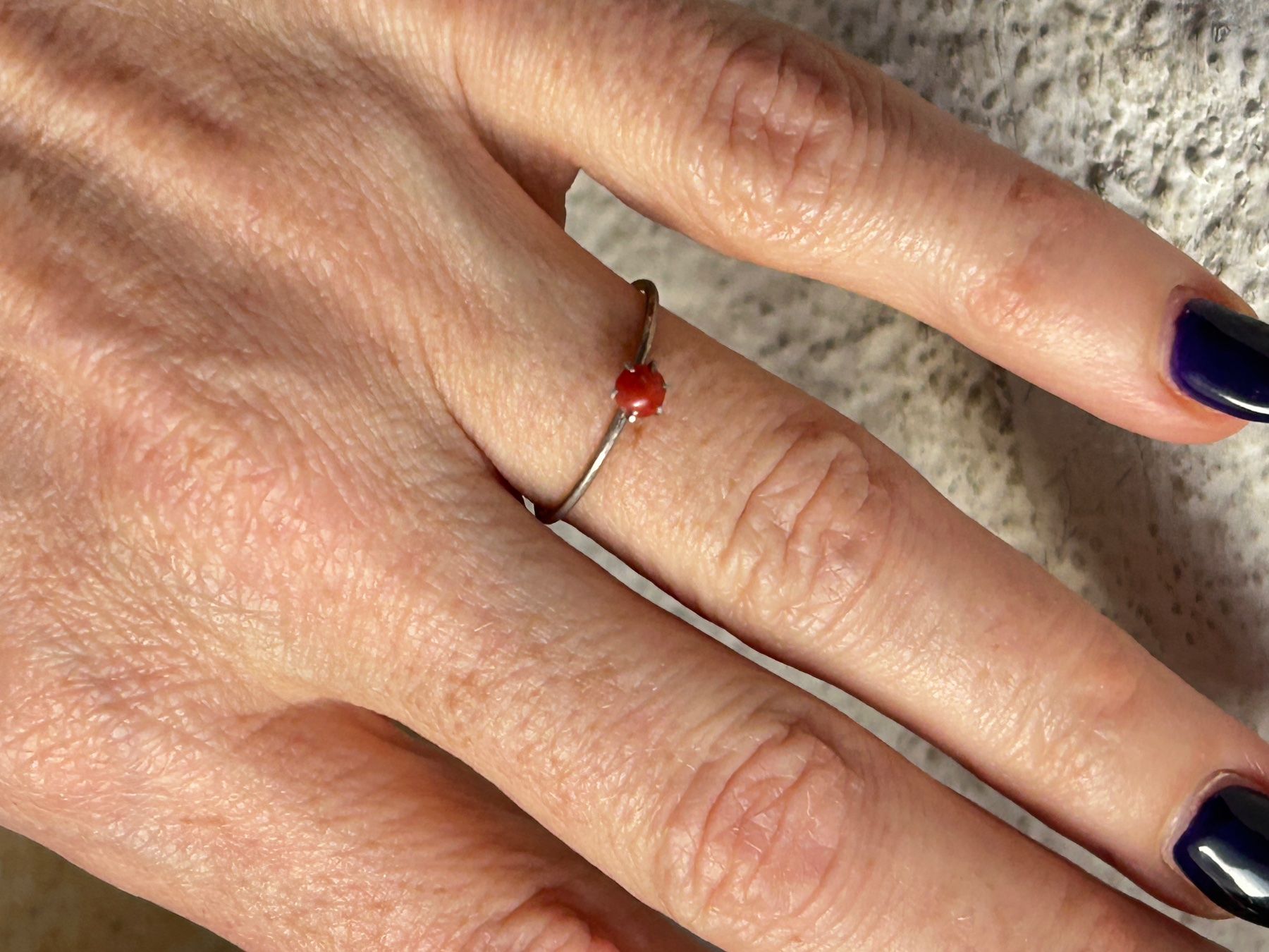 Anelli: Ring mit rotem kleinen Stein  (Gr. 55) – Usato da Laufen venduto da Bellebellezza 1